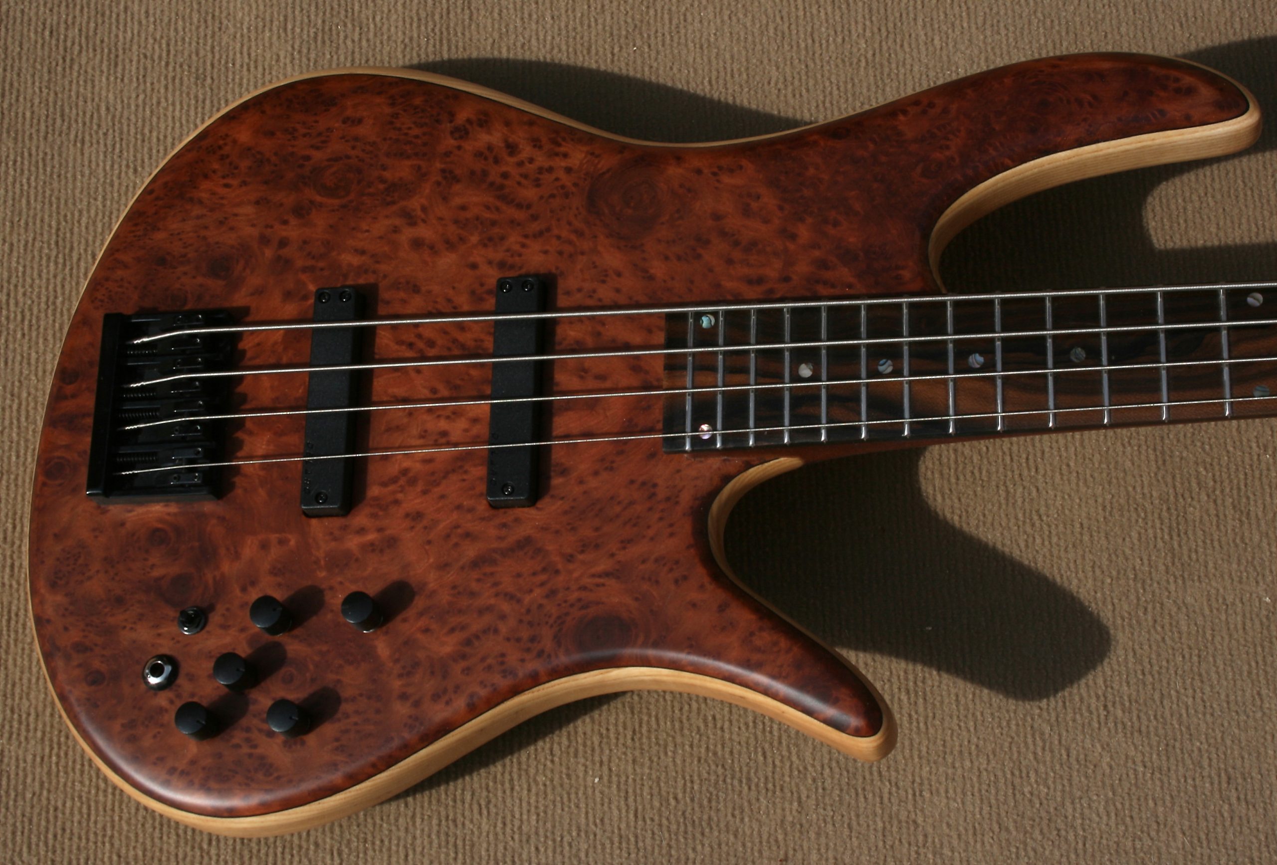 bajo CM4 Redwood