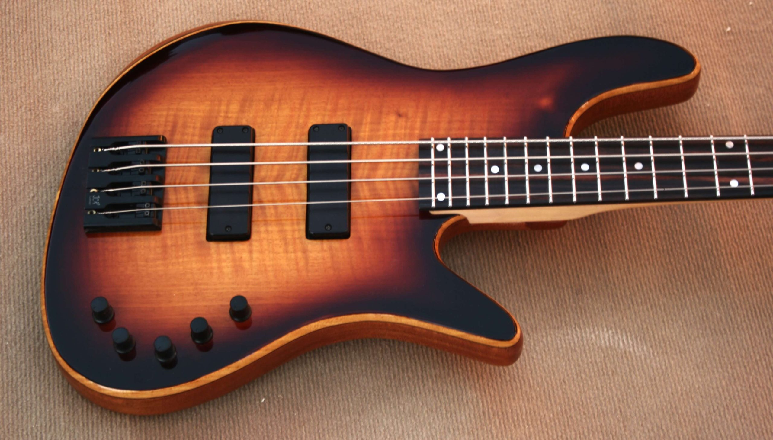 bajo CM4 Sunburst